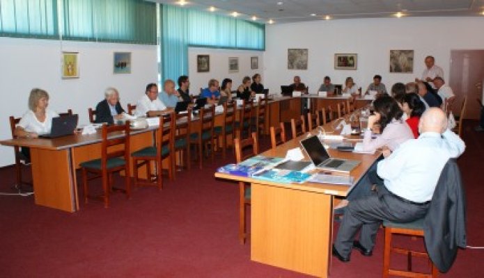 Specialiştii de mediu propun soluţii pentru salvarea sturionilor